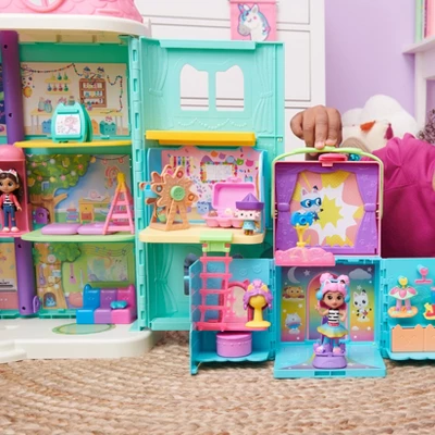 Gabby's Dollhouse Gabby's Dollhouse Rainbow Closet Portable Playset With Gabby Doll 9 Gabby's Dollhouse Gabby's Dollhouse Rainbow Closet Portable Playset With Gabby Doll - Image 7